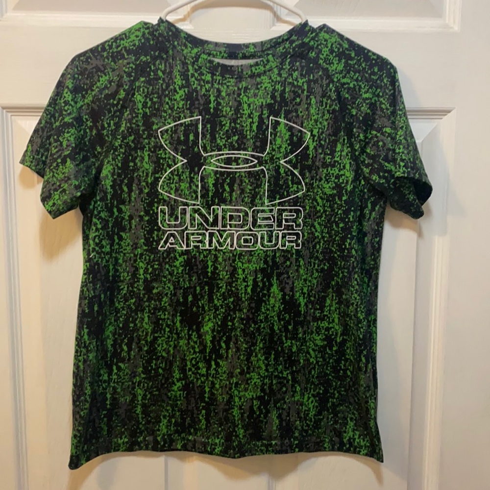 Boys Size 8/10 Under Armour Shirt